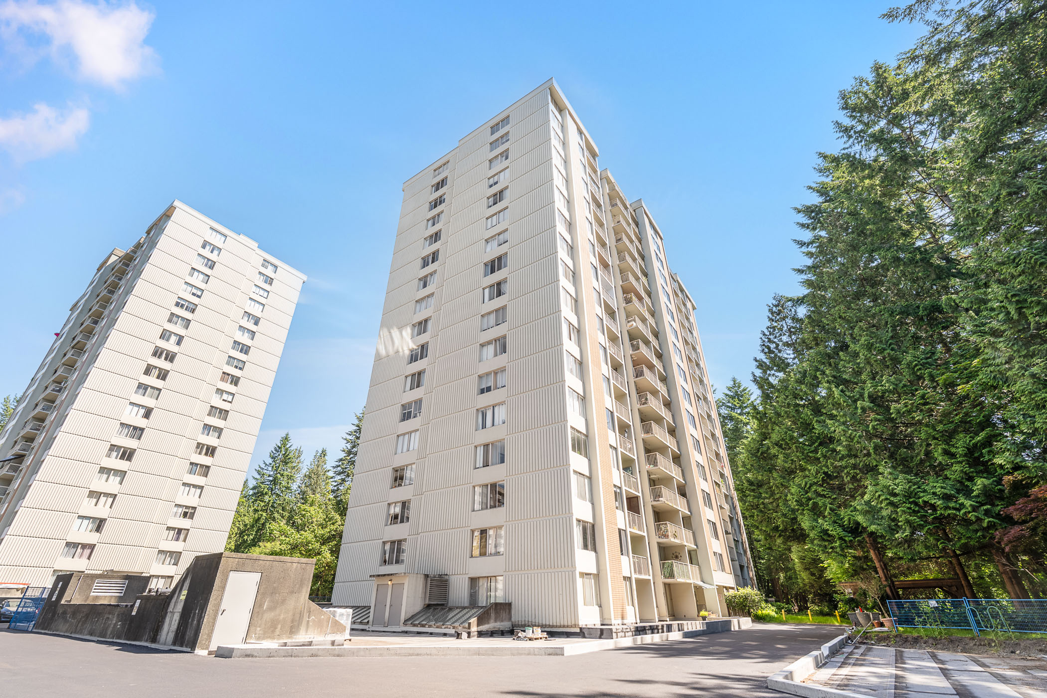 #905 - 2004 Fullerton Avenue